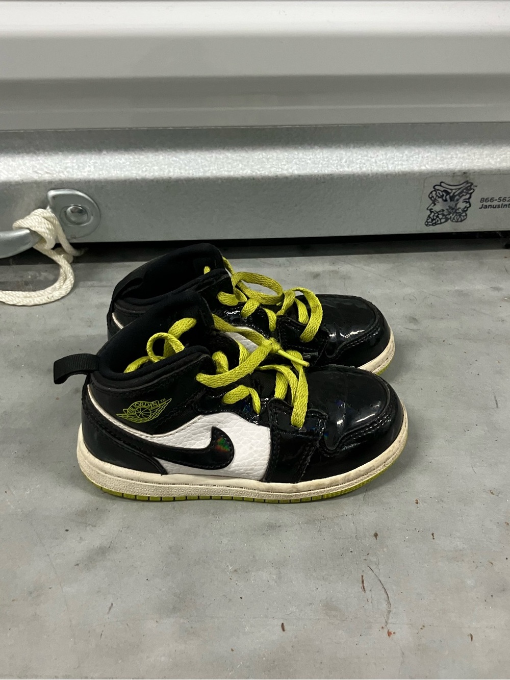 Nike Air Jordan 1 Mid Black Cyber Mystic Green Toddle Kicks Sneakers Size 8c